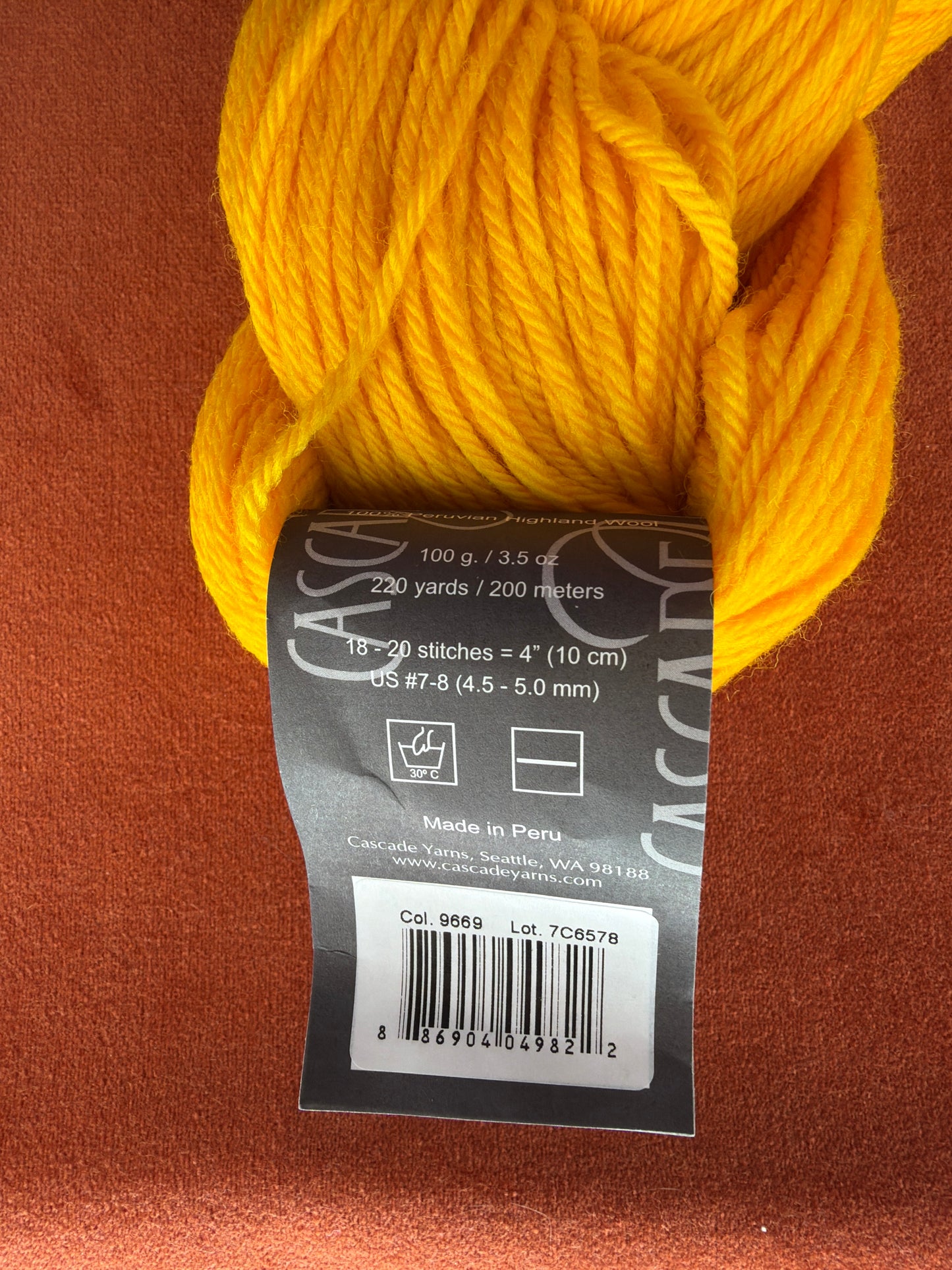 1 Hank Cascade 220 Col. 9669 Gold label