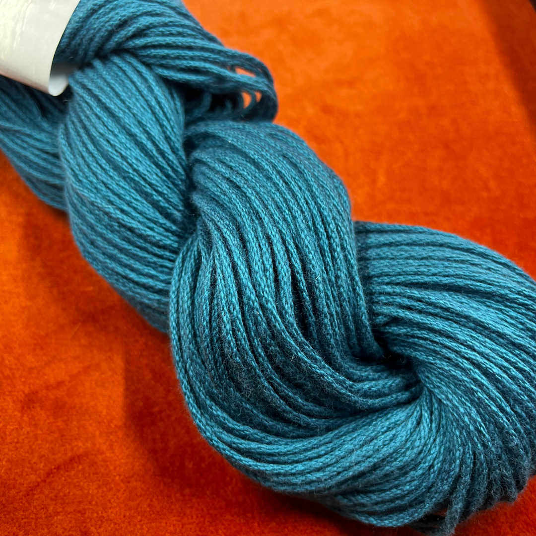 Cascade Avalon yarn in Teal (Color 31), 1 hank of aran weight cotton-acrylic blend yarn. close up color