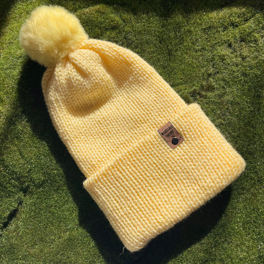 The Sparkle Beanie – Peeping Chick (Yellow Sparkle)