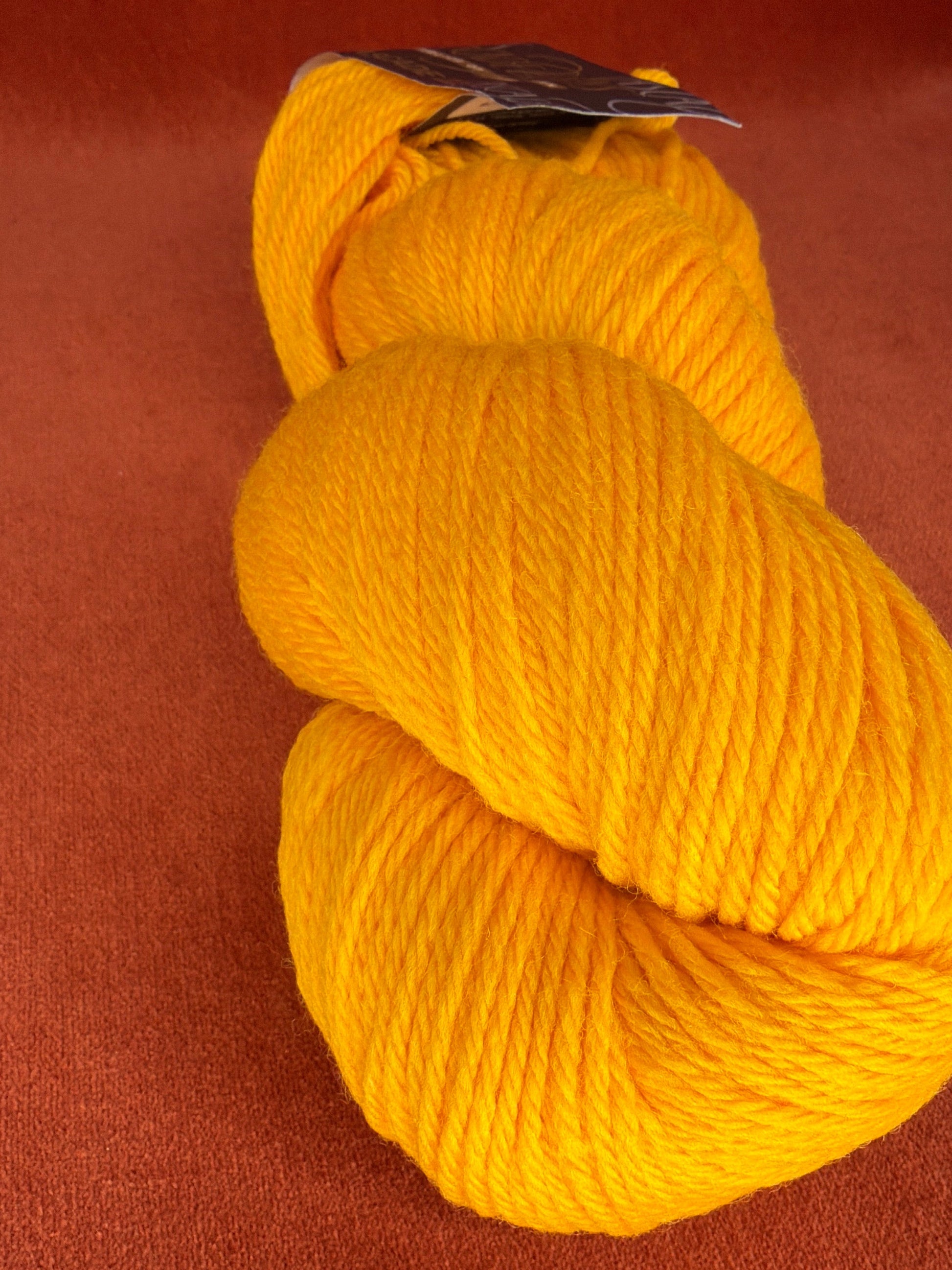 1 Hank Cascade 220 Col. 9669 Gold close up