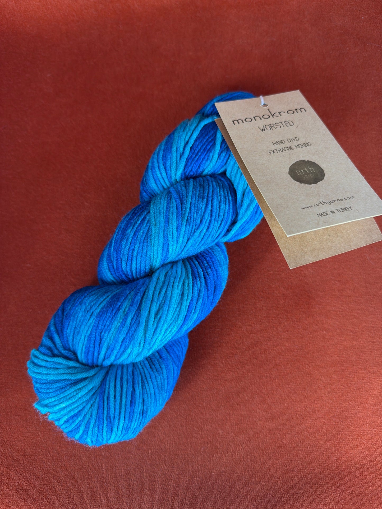 1 Hank Monokrom Worsted by Urth Yarns Color 4057 Lot 28621 (Ocean Blues) close up 