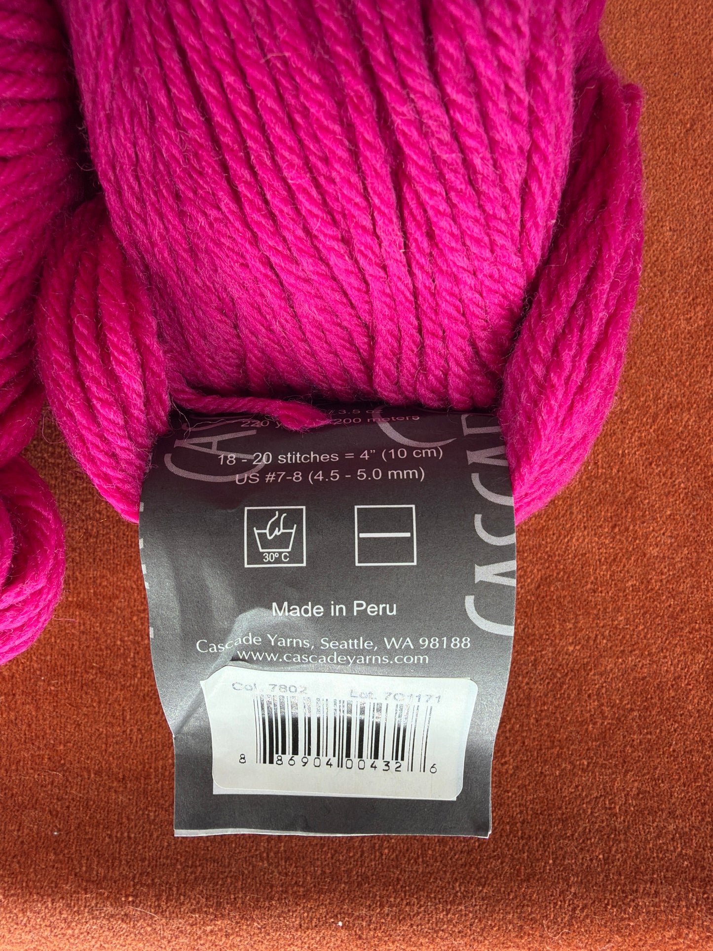 2 Hanks Cascade 220 Col. 7802 Cerise tag
