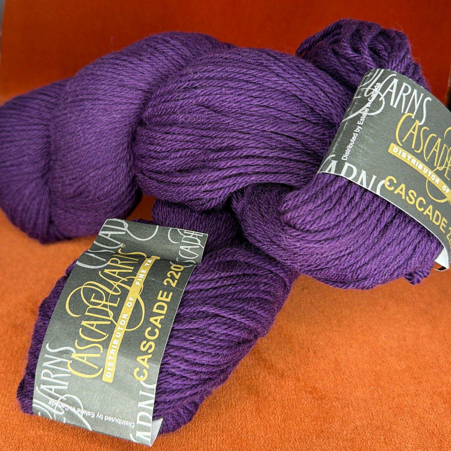 2 Hanks Cascade 220 Col. 7807 Regal front