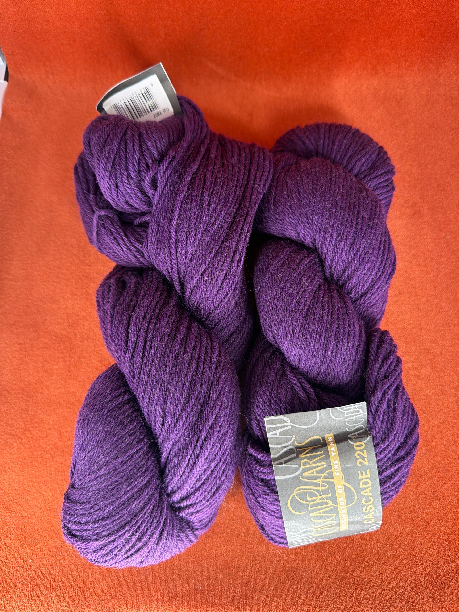 2 Hanks Cascade 220 Col. 7807 Regal top down 