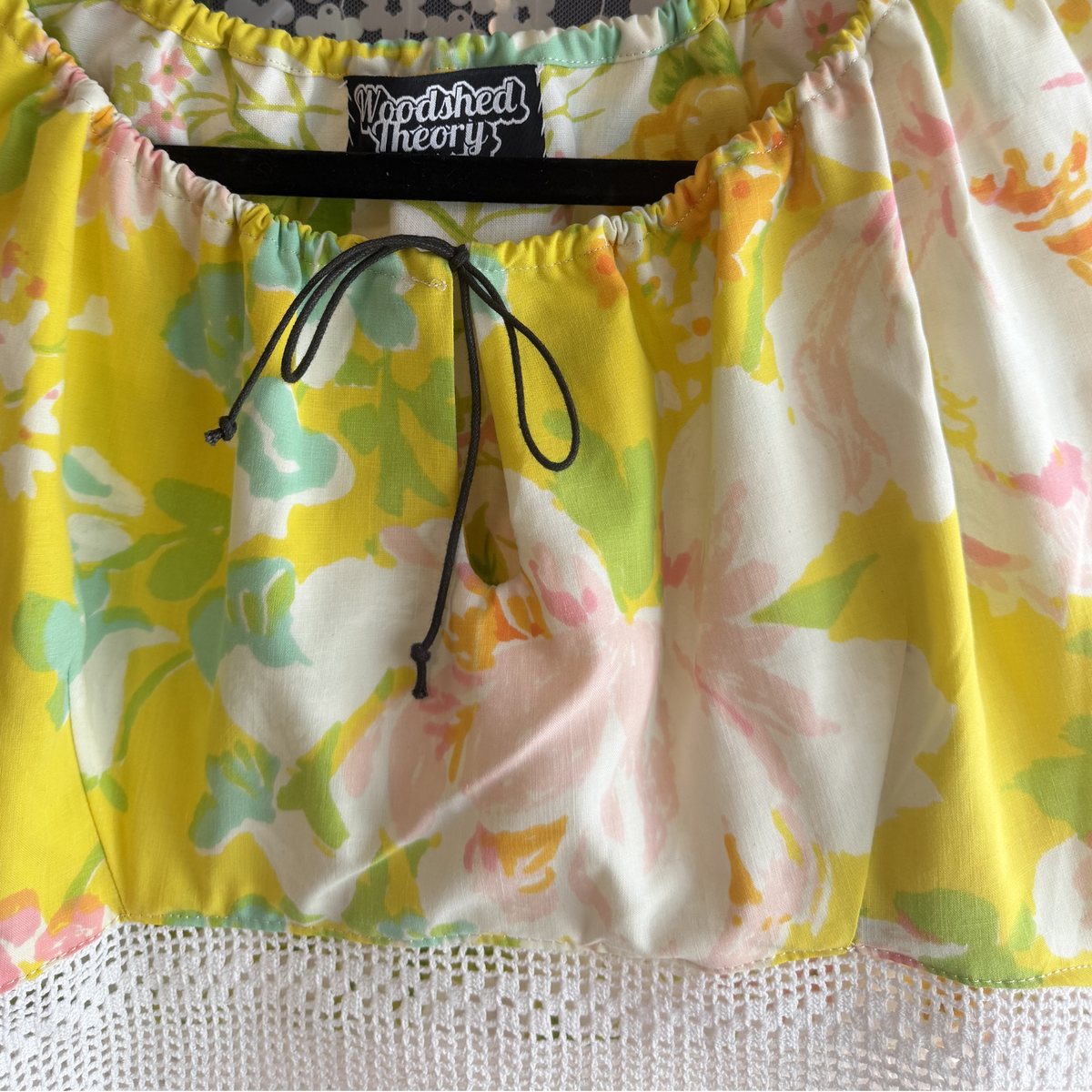 Floral Drawstring Tank with Vintage Lace Trim Size S/XS close up 