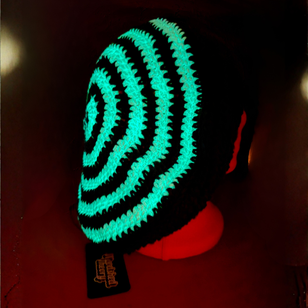Hypnotic Beret Black/Green (Glow-in-the-Dark) Beanie side glow