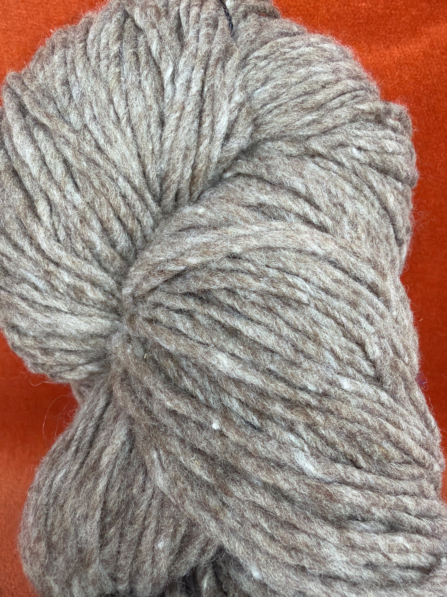 Unlabeled Taupe Wool Homespun 2oz close up 