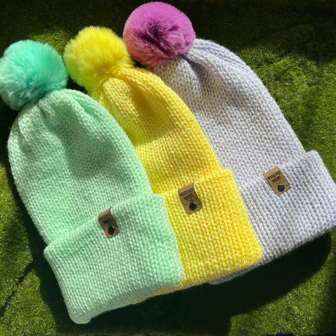 The Sparkle Beanie – Peeping Chick (Yellow Sparkle)